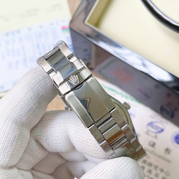 ブランド時計背面デザイン